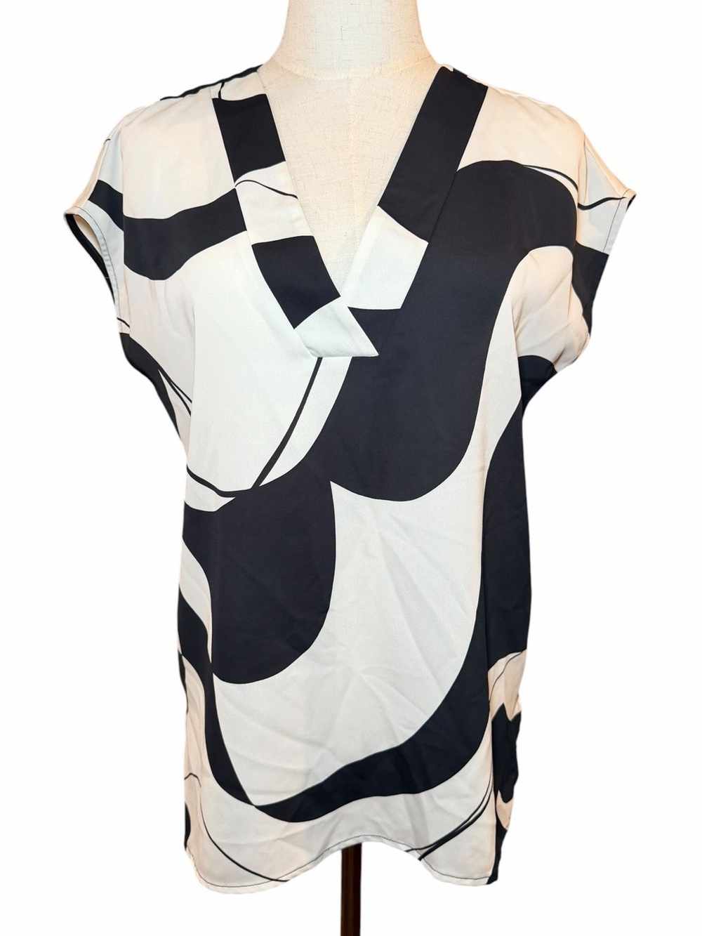 Marella Doga Abstract Satin Blouse Sz 4 Black White V-Neck Minimal EUC - Picture 4 of 11